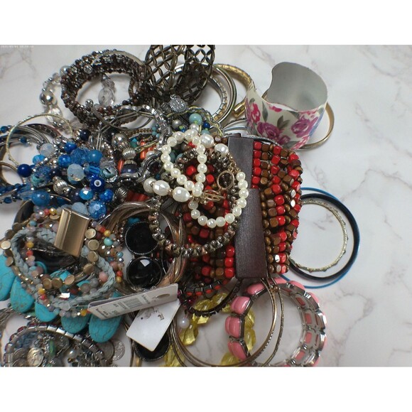 Vintage To Now Mixed Lot Bracelets Beaded Stretch Cuff Bangel Charm Wearable - Picture 6 of 6